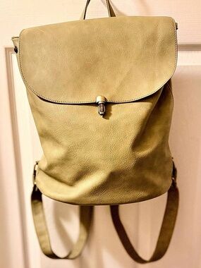 ✨JOY SUSAN COLETTE VEGAN LEATHER BACKPACK ✨